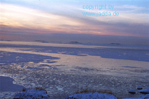 zugefrorene Ostsee vor Helsinki